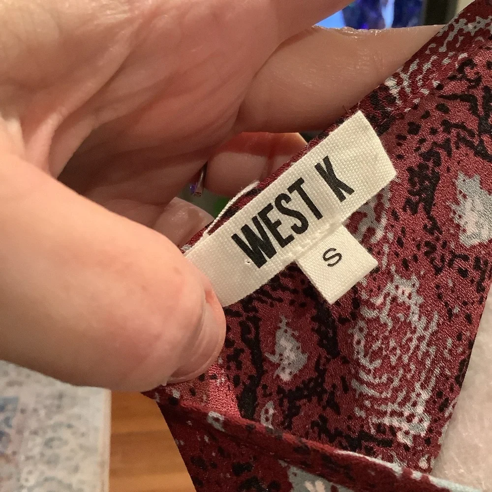 #6 NWOT West K Maroon Design Tie Front Blouse Size Smalll